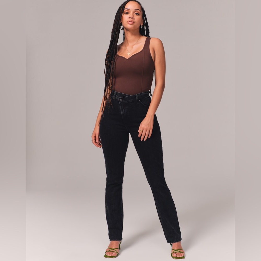 Women's High-Rise Slim Straight Jeans